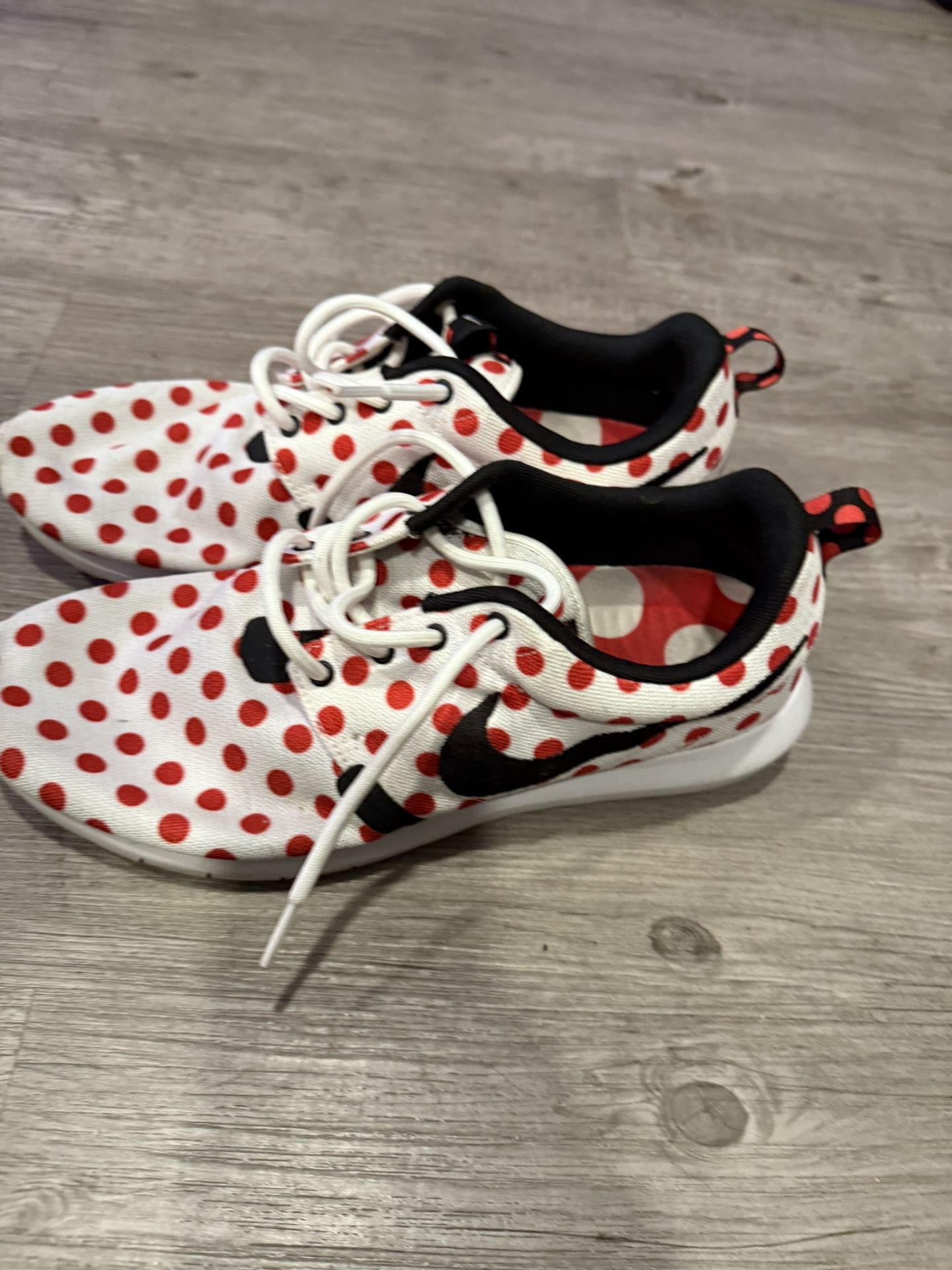 Nike Roshe Run “Polka Dot” – Size 10 – Rare & Fun