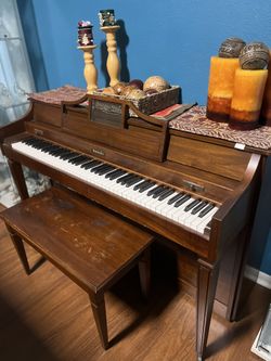 Piano BALDWIN includes the bench 