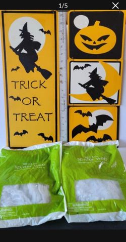 Halloween 2 metal Signs & 2 spider Webs bundle