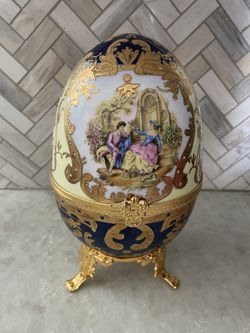 Large Limoges Porcelain Egg With Hinged Lid. Hand painted Gold