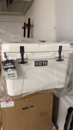 Uline Yeti Thundra35 cooler white