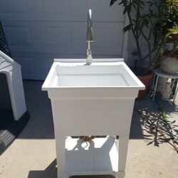 Utility Sink  - Freestanding 