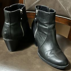 Simply Vera Black Boots 