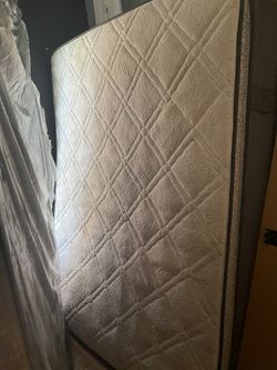 Queen Size Matress With Foundation Board