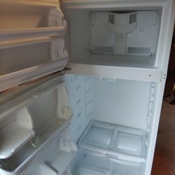 Full Size Frigidaire Refrigerator 