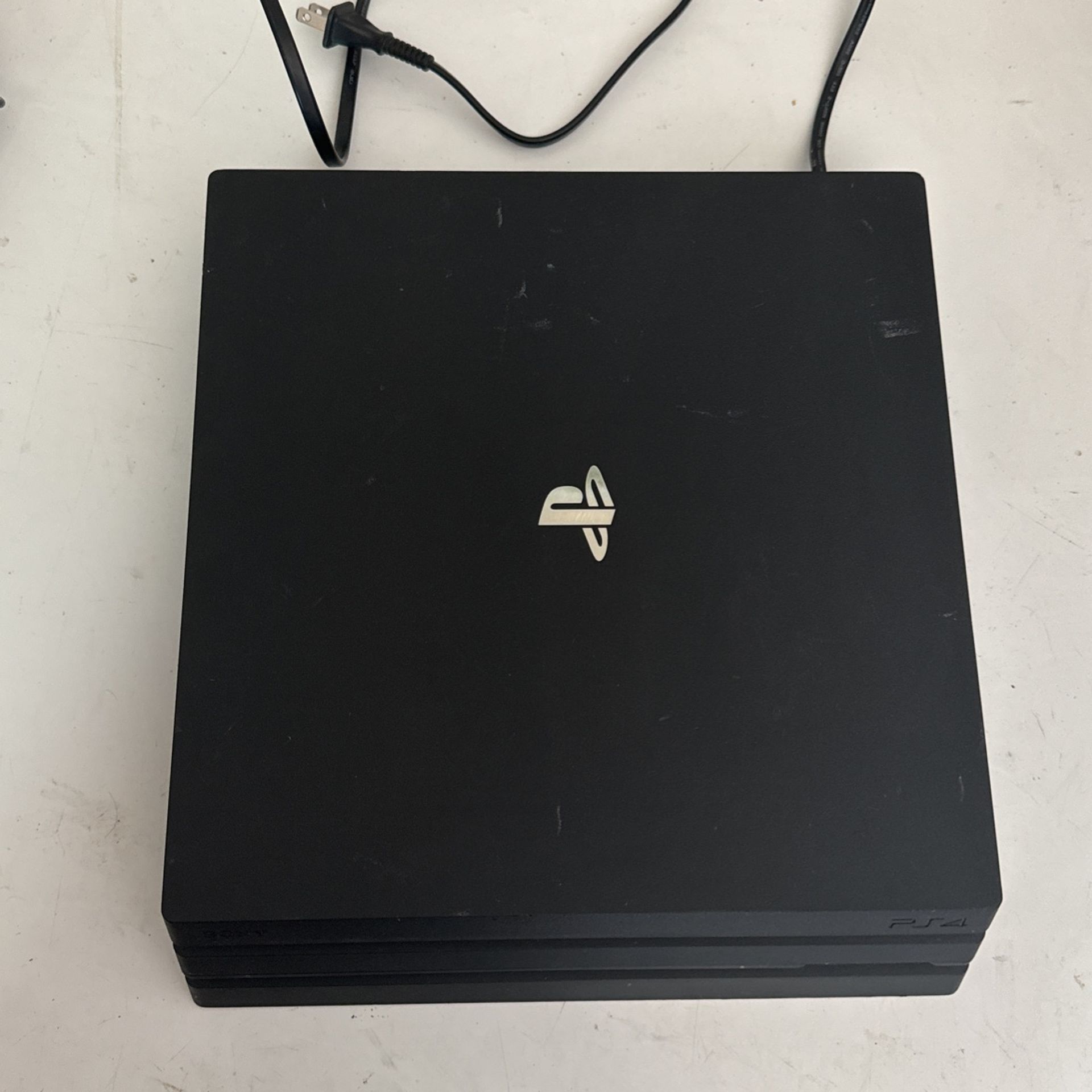 Ps4 1 Tb, 4 Controllers, Games