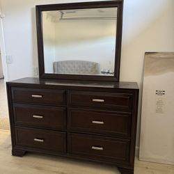 Dresser With Mirror And 2 Nightstands 