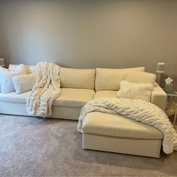 7th avenue classic sectional couch in ivory/ warm white