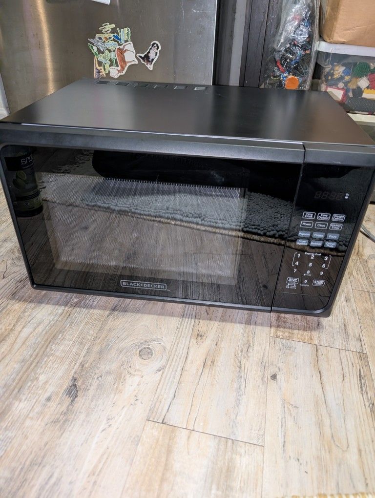 Black + Decker 1000W Microwave