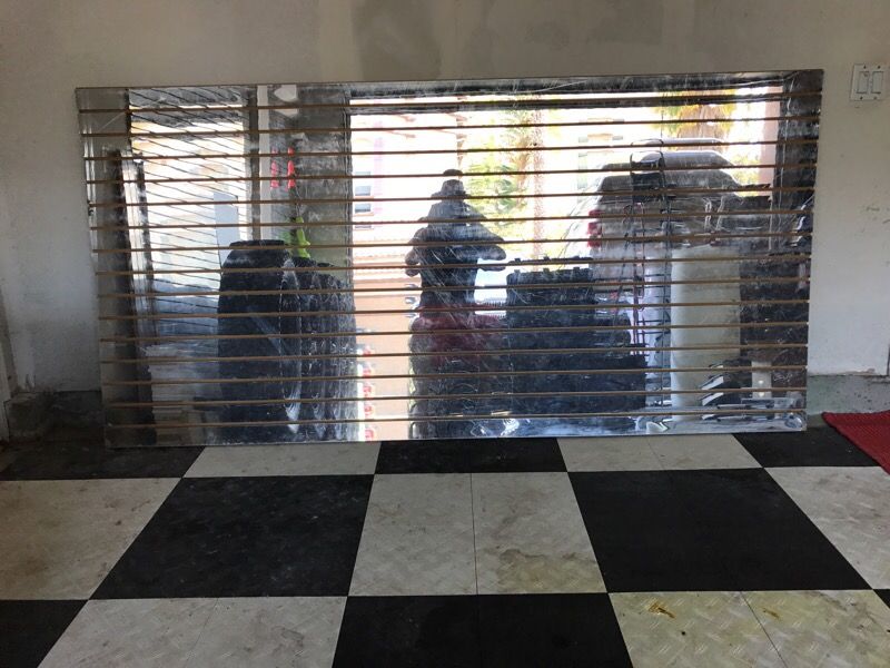 4x8 mirrored slat wall