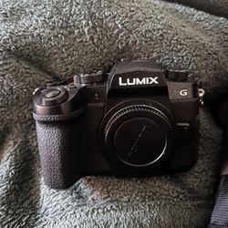 Panasonic Lumix G95 Hybrid Mirrorless Camera