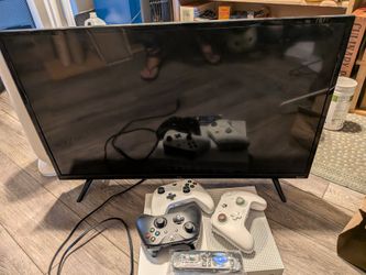 32" Roku Smart TV, X box 1, and wireless controllers