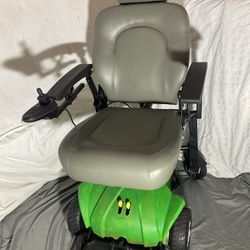 GOLDEN Power Wheelchair