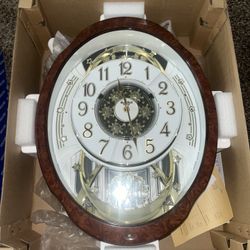 Rhythm Wood grain Clock