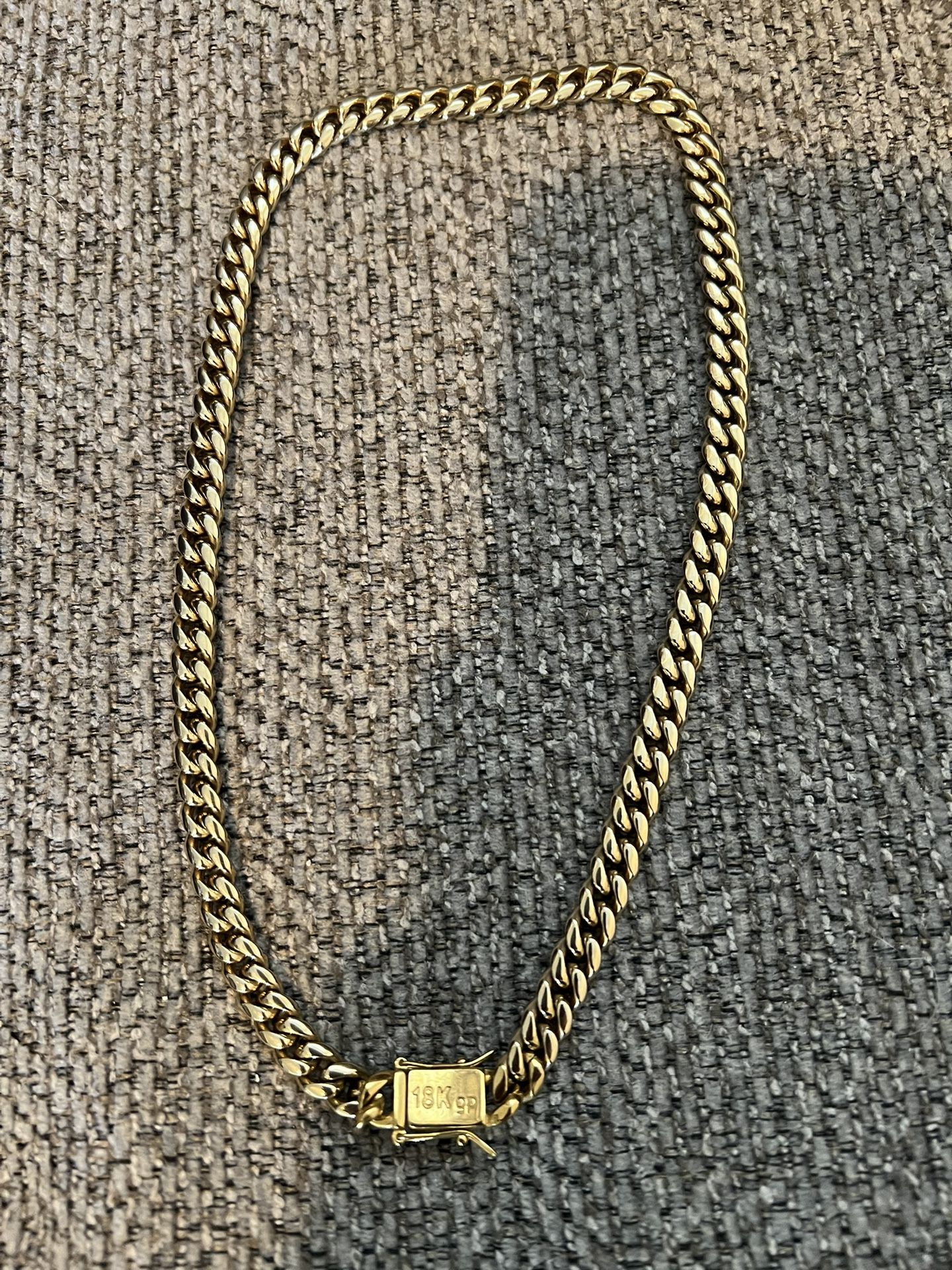 18k Gold Chain 16in