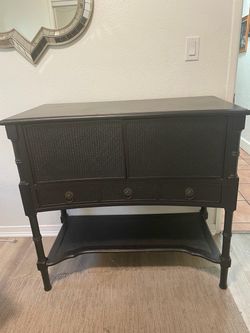 BEAUTIFUL CONSOLE TABLE 2 DOORS AND ONE DRAWER WICKER DESIGN