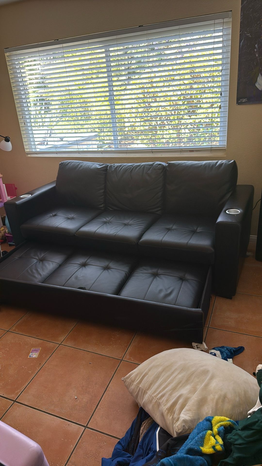 Black couch, With pull out Bed