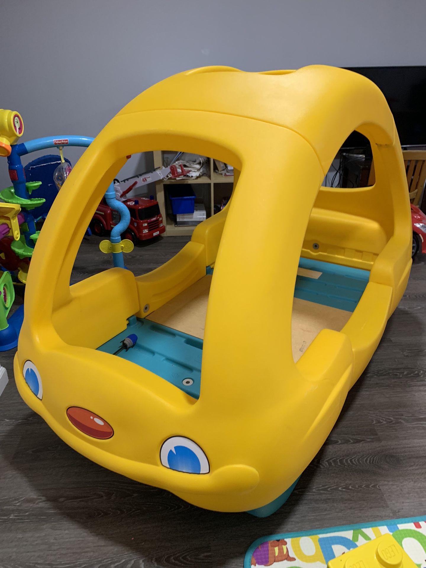 Step 2 yellow snooze n cruise yellow bug car toddler bed
