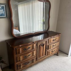 4 Piece Bassett Bedroom Furniture Set- $250