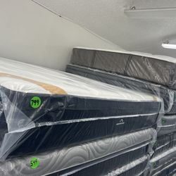 KING SIZE DREAMCLOUD PREMIER MATTRESS & BOX SPRINGS BED SET