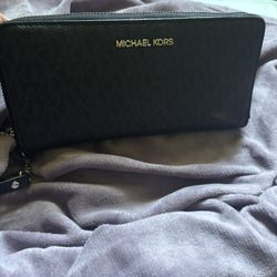  MICHAEL KORS Saffiano Leather Continental Wallet