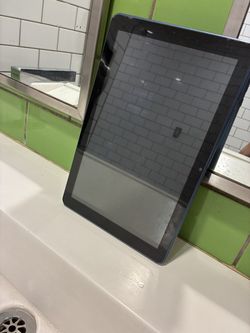 RCA Android Tablet 64GB Model: RATR31024-BL
