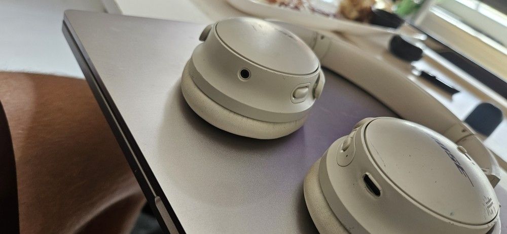 BOSE QUIETCOMFORT 45 ~$300 RETAIL