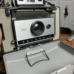 Polaroid Automatic 320 Land Camera – Vintage Instant Film
