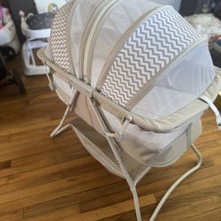 Baby Bassinet Like New
