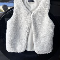 Us Polo Assn Little Kid Size 5T White Faux Fur Vest Button Closure Unisex Boy Girl  Comes from pet free smoke free home  Washed w detergent & sanitize
