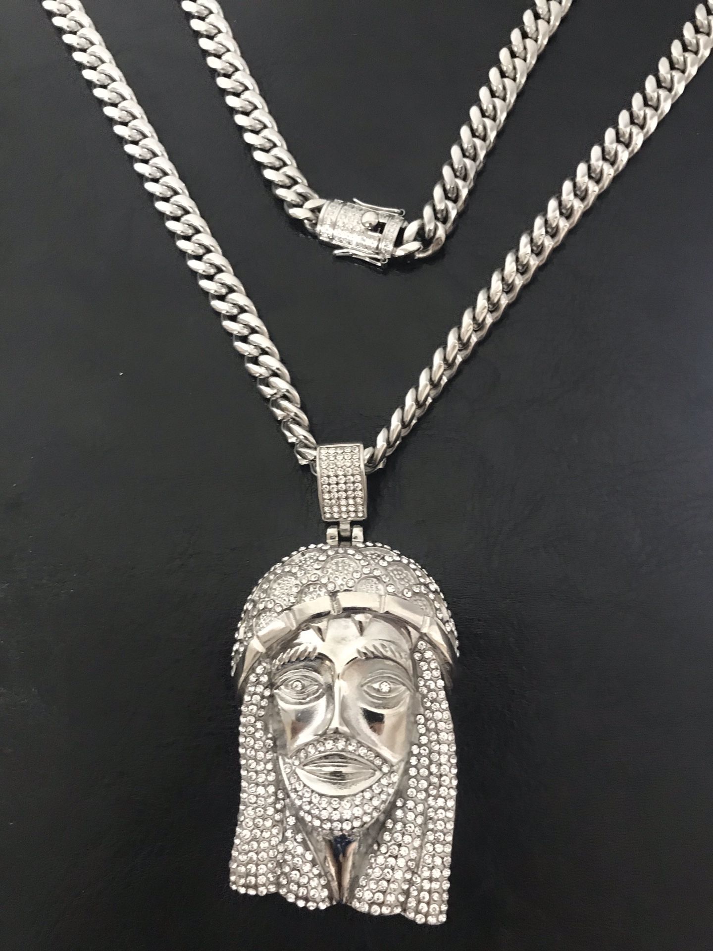 Stainless steel pendant with Cuban link chain (big Jesus )(chain