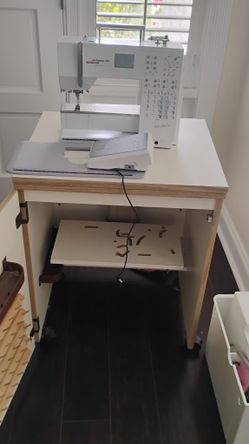 Bernina Virtuosa 155 Sewing Machine And Cabinet