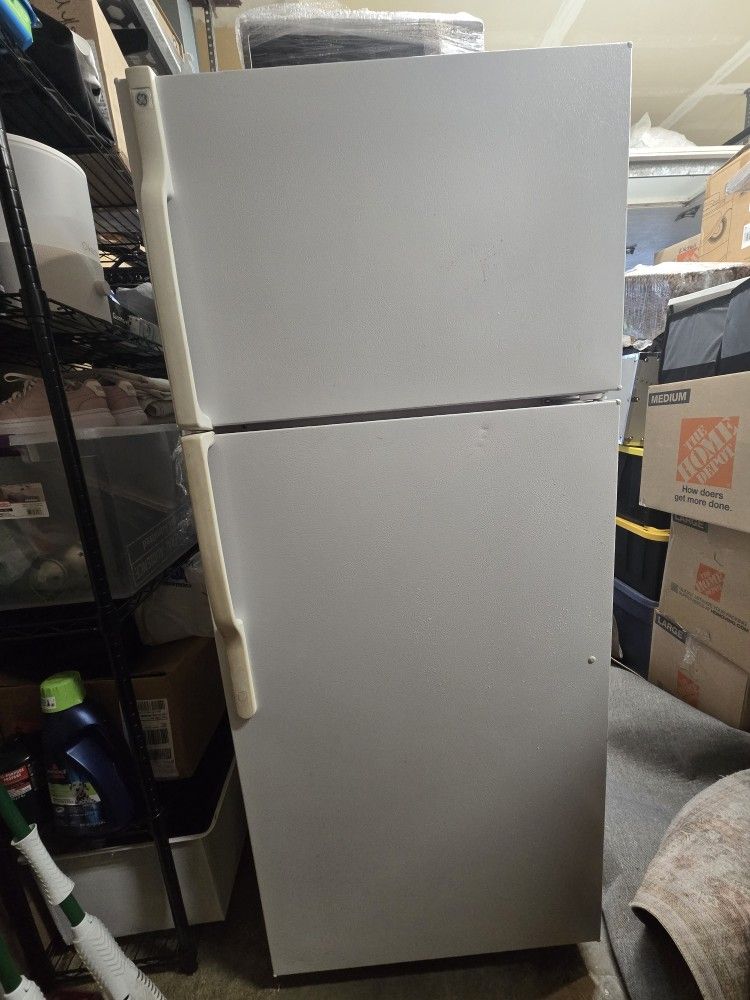 GE Refrigerator