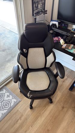 *USED* DPS GAMING CHAIR