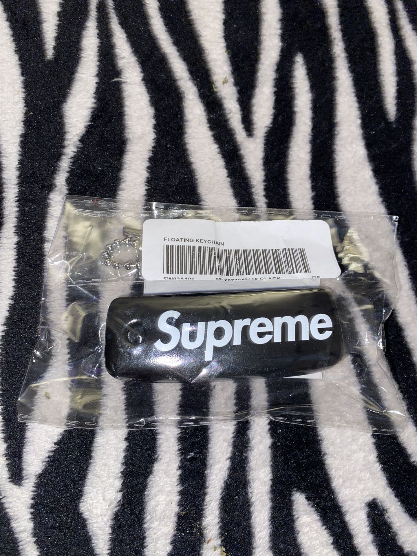つむぎSupreme Floating Keychain 3個セット つむぎSupreme Floating Keychain 3個セット つむぎSupreme Floating