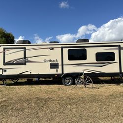 ⭐️🚨2015 Outback Keystone Super-Lite 298RE🚨⭐️