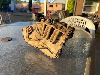 A2000 first baseman’s glove size 12