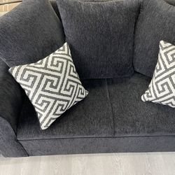 BLACK LOVESEAT