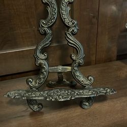 Ornate Tabletop Cast Iron Easel