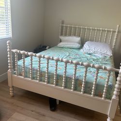 Pioneer Woman Queen Spendal Bed