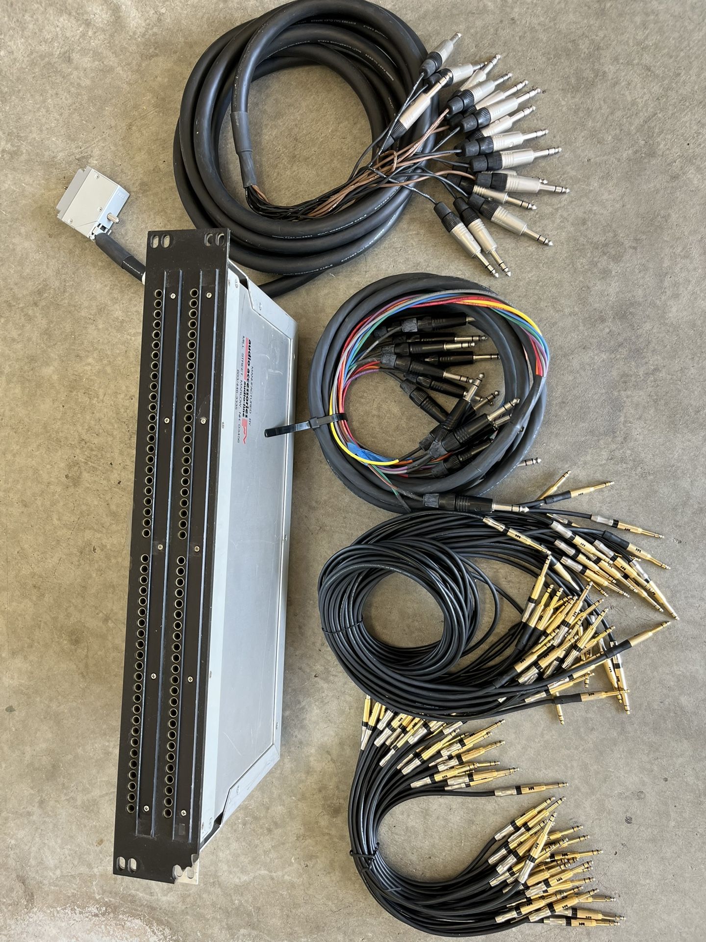 RECORDING STUDIO PATCH BAY CABLES & SNAKES
