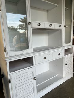 Dinning table, chairs and hutch for sale