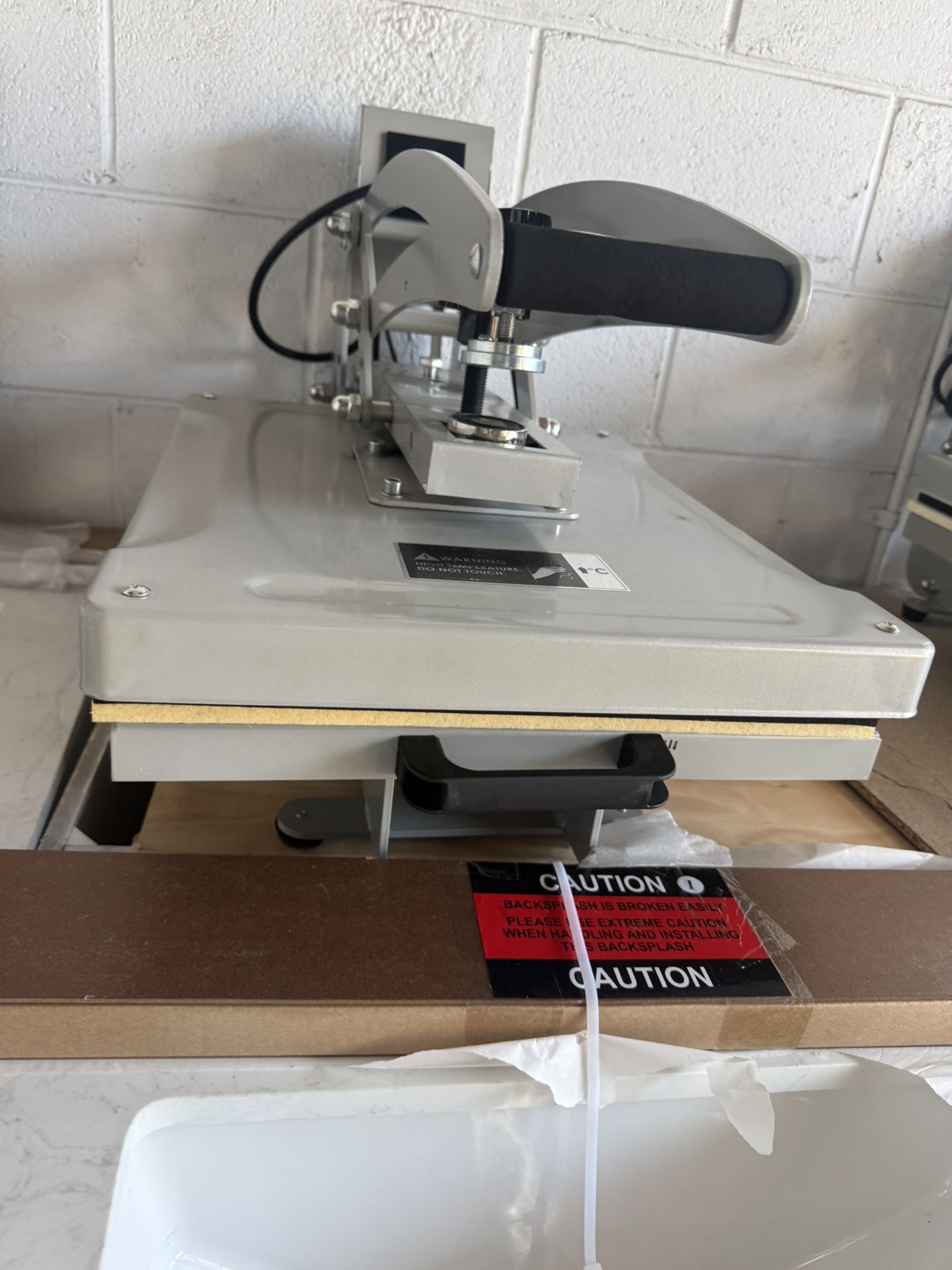 Semi Auto Clamshell Heat Press Machine with 16 x 20 Heat Pad Slide Out Base 1600-Watt