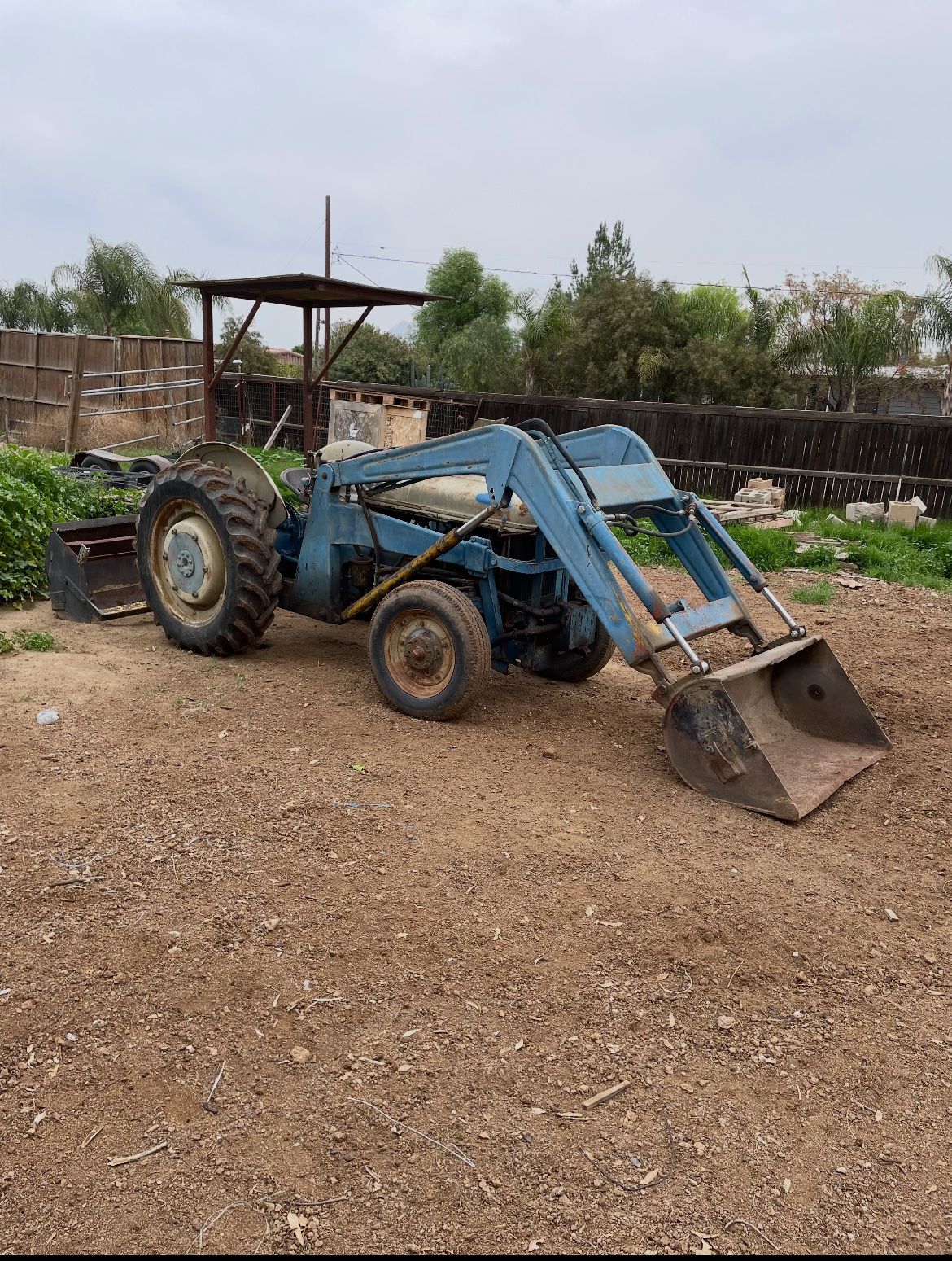 1940 Ford 9N Tractor(NEEDS WORK)