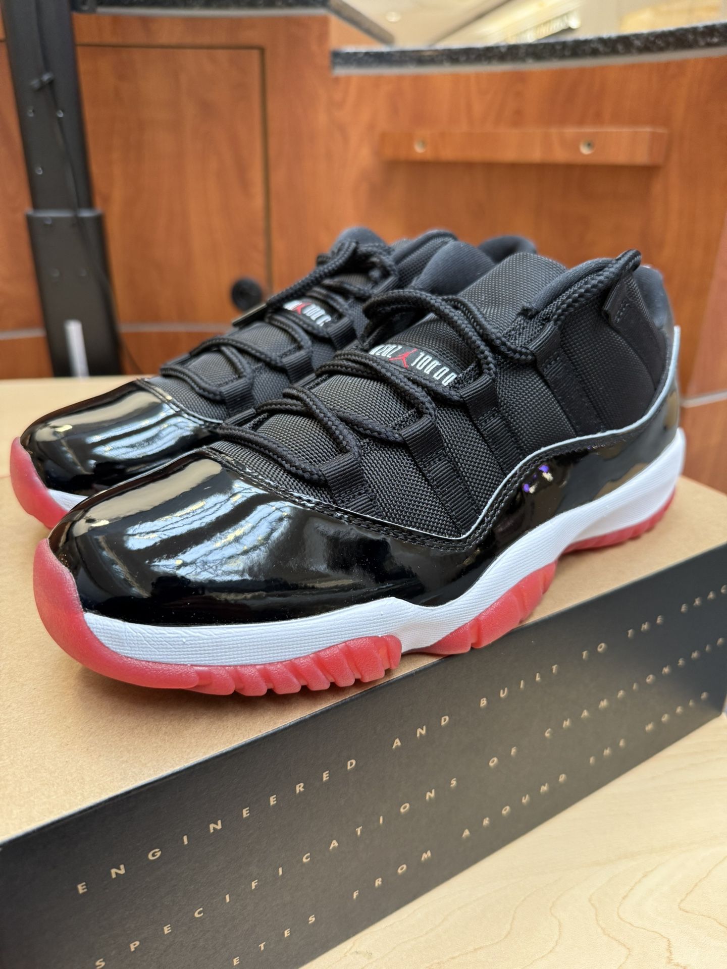 Jordan Low Bred 11