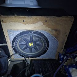 Pioneer Touch Screen Head Unit, Dual 600 Watt Amp and Kicker 10" In The Box