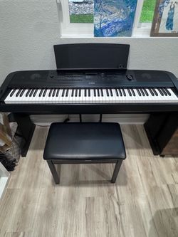 Yamaha DGX-670 Digital Piano – 88 Weighted Keys – Complete Set – Excellent Condition