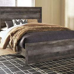 Wynnlow Queen Bed Frame