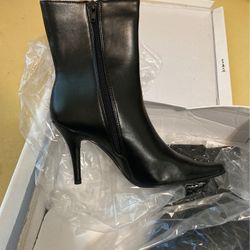 Jolie Victoria Heel Boots 