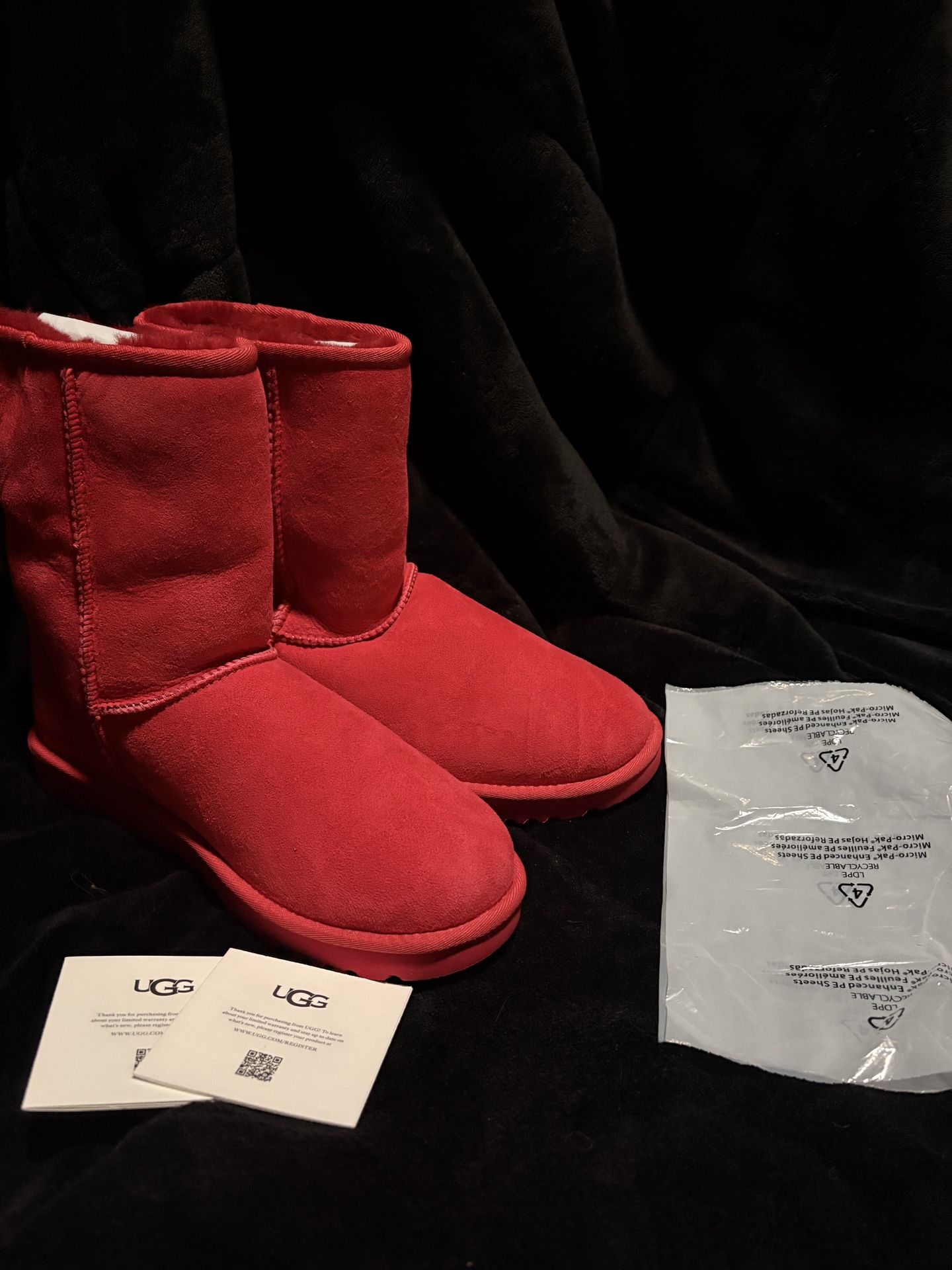 UGG Women's Classic Short II boots in Samba Red WOMANS US 9